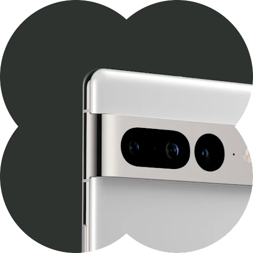 Cận cảnh camera sau trên một chiếc điện thoại Android.