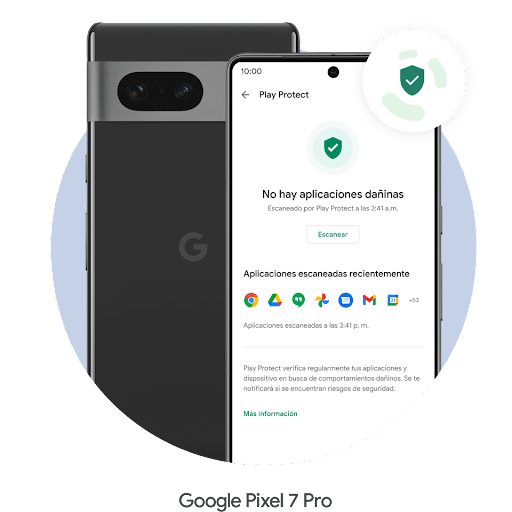 Pantalla del teléfono Pixel 7 Pro con Google Play Protect abierto. El logotipo de Google Play Protects aparece en la esquina superior derecha. Un escudo verde con un icono de marca de verificación se ilumina con el mensaje "No se han encontrado aplicaciones dañinas" alertando al usuario de que su teléfono es seguro. Al lado, la parte posterior del Pixel 7 Pro.