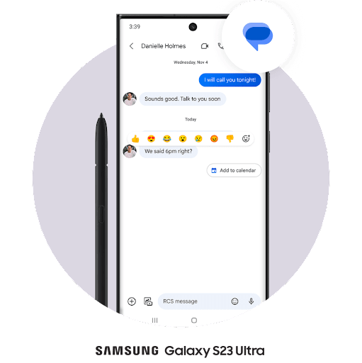 Le logo de Messages par Google survole le coin supérieur droit d'un téléphone pliable ouvert à l'horizontale. La partie supérieure de l'écran plié affiche une conversation textuelle, alors que la partie inférieure affiche le clavier, sur lequel est tapé un nouveau message.