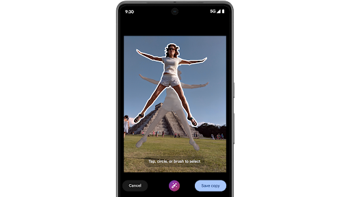 Android スマートフォンで Google フォトの編集マジックを使って、写真の中の人物を選択し、同じ写真内の別の位置に移動している。同時に、その人物が移動された後の空間を生成 AI が補正している。
