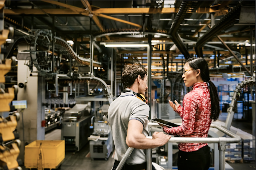 Frauen in Fabrik