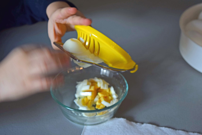 Grant Slicing Eggs