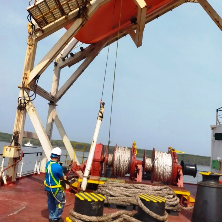 REPAIR HYDRAULIC CYLINDER FOR LIFEBOAT DAVIT OF MV JABAL SAMHAN IN PHU MY PORT, VIETNAM