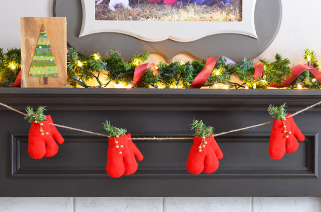 Christmas Mitten Garland