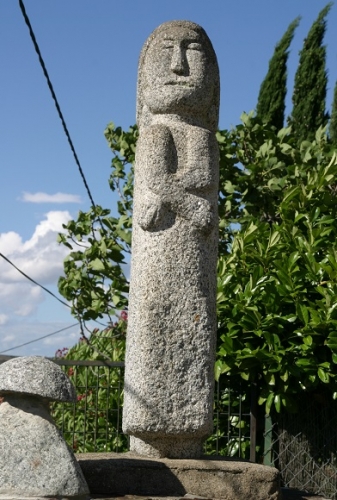 Vierge comme une croix de chemin (2).jpg