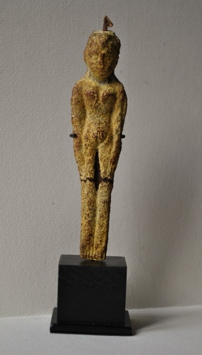 Anonyme, statuette chamanique (Birmanie) taillée dans une graine en prévision de sa germination, 15 cm (2).jpg