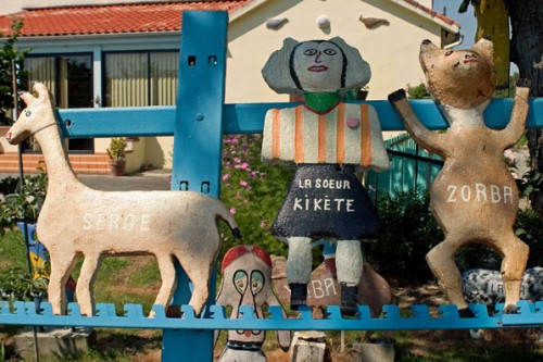 Joseph Donadello, trois statues dans son jardin, ph.B.Montpied, 2008.jpg