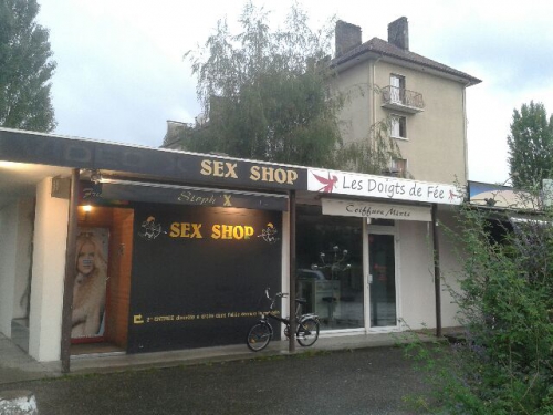 sex shop et coiffure à Annecy.jpg