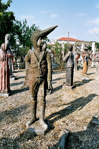 michel valière,nécrologies,tsapluzaïres,art populaire,ethnologie française,parler poitevin-saintongeais,occitan,gabriel albert,environnements populaires spontanés,inventaire du patrimoine de la région poitou-charentes,conte