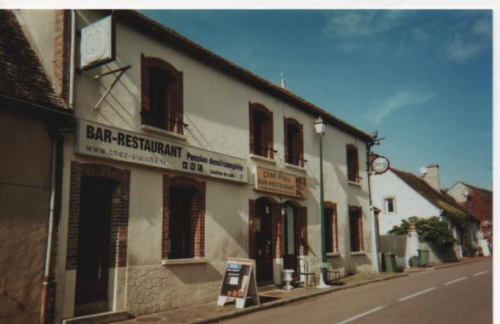 bar villeneuve les genets 1.jpg