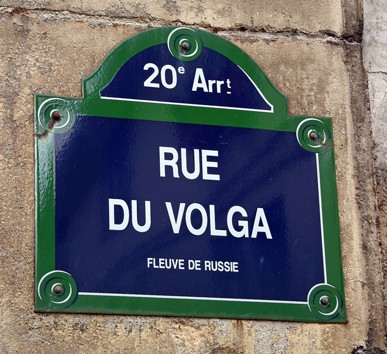 Une des plaques de la rue du Volga, Paris,20e ardt, ph. Bruno Montpied.jpg