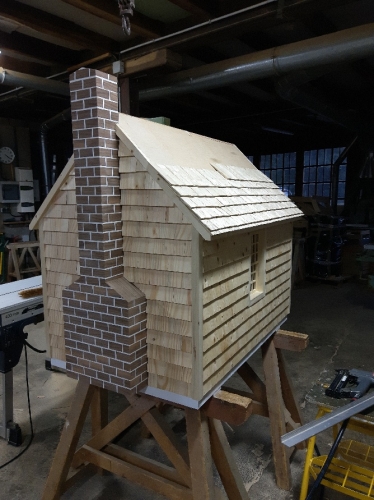 Maquette grand format de la cabane de Thoreau en cours de construction par Jean-François Beaud[3170].jpg