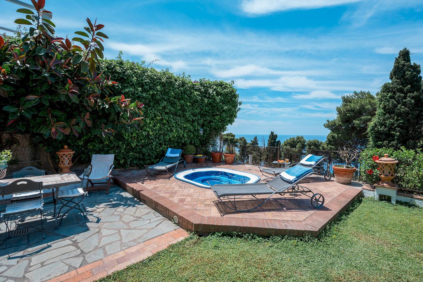 Vacation Rental for 6 Guests in Capri, Tyrrhenian Coast Campania