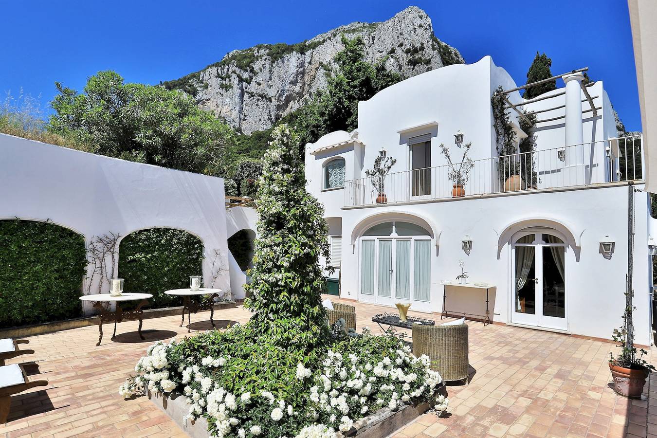 Vacation Rental for 6 Guests in Capri, Tyrrhenian Coast Campania