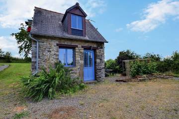 Gîte for 2 people, with yard in France