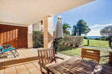 Villa for 5 people, with ocean view and terrace as well as yard, with pets in Provence