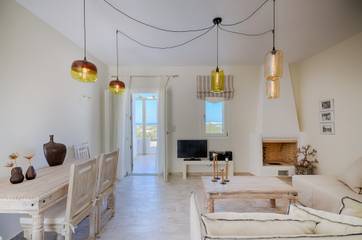 Villa for 6 Guests in Agios Arsenios, Cyclades, Picture 2