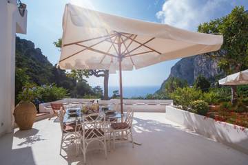 Vacation rental for 5 people, with terrace and yard as well as view in Capri