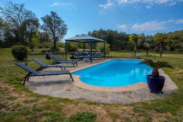 Villa for 4 Guests in Le Muy, Draguignan Region, Picture 2