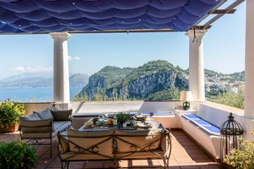 Vacation rental for 10 people, with yard in Capri