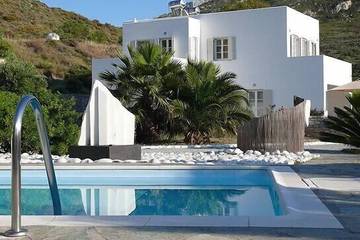 Villa for 6 people, with sauna and hot tub as well as yard and balcony in Naxos