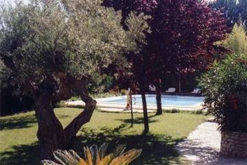 Villa for 2 people, with yard, with pets in Provence