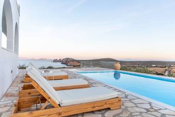 Villa for 6 people, with yard in Naxos