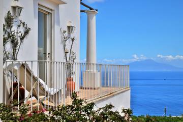 Vacation Rental for 6 Guests in Capri, Tyrrhenian Coast Campania, Picture 1