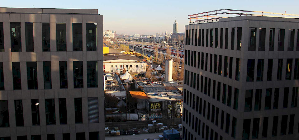 Ausblick auf das Backstage in München vom jambit Büro im KapWest