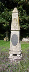 Ian_Flemings_grave.jpg (153616 bytes)