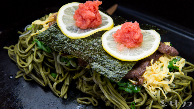 長州屋 - 料理写真:山口を代表する郷土料理。当店ではアツアツに熱した本物の瓦で提供しています。