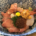 浜辺 - 特製海鮮丼 大きい丼で更にビックリΣ(　 Д )ﻌﻌﻌﻌ⊙ ⊙