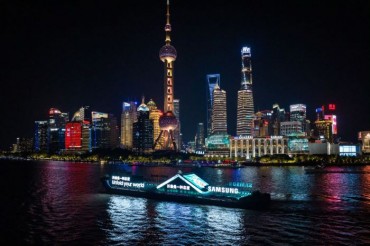 Dazzling LED Sculpture Ship Showcases Samsung’s Latest Galaxy Innovations