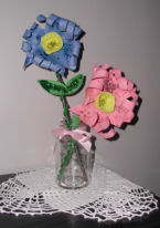 Here are some pretty and special keepsake projects and crafts kids can make mom for Mother's day.