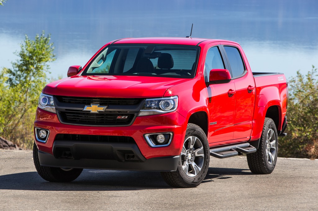 2015-chevrolet-colorado-z71-front-three-quarters-view