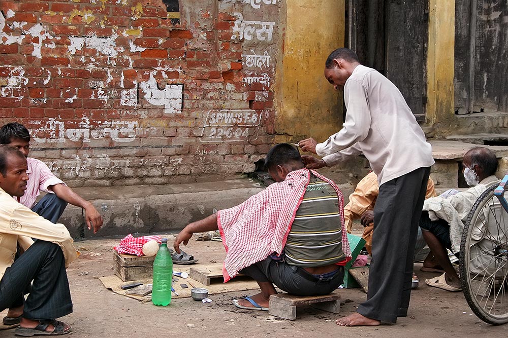 barber-shop-streets-varanasi-india-featured