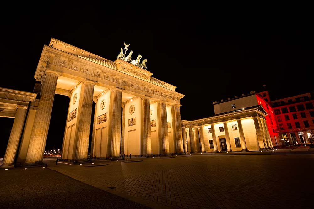 brandenburger-tor-berlin-at-night-germany-featured