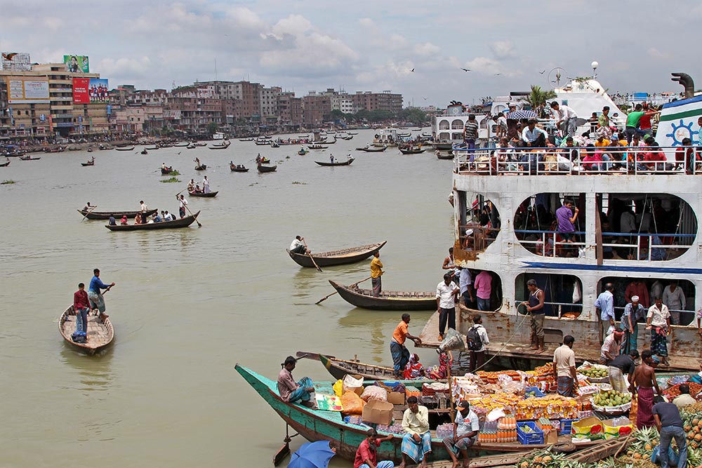 launch-boat-sadarghat-harbour-dhaka-bangladesh-featured