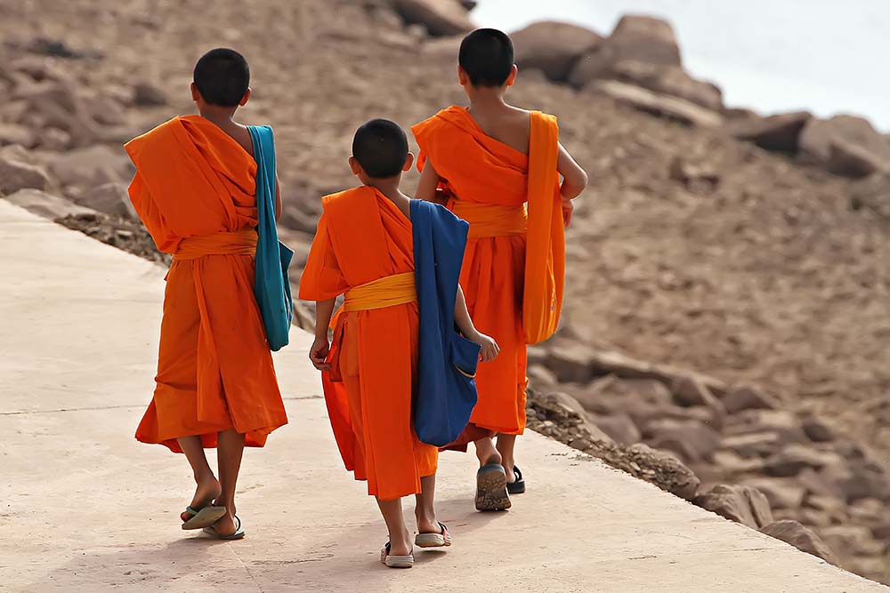 monks-walking-along-the-mekong-vientiane-laos-featured