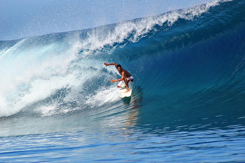 surfer-perfect-wave-teahupoo-tahiti-featured