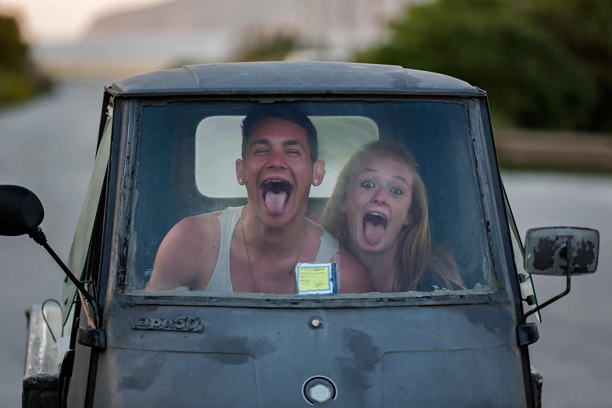 Young love in Favignana, Sicily. © Ulli Maier & Nisa Maier