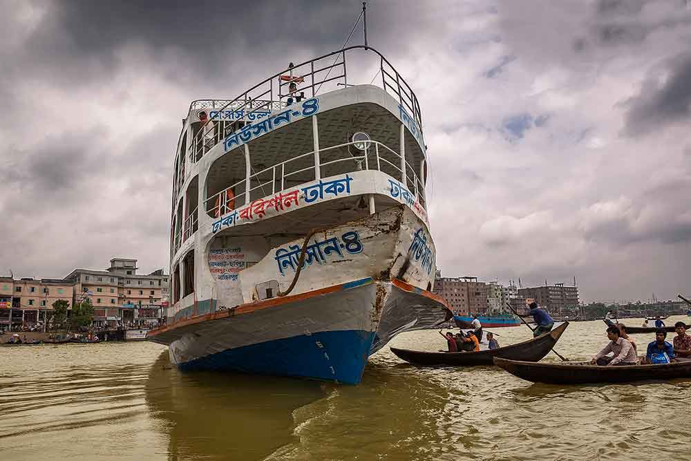 launch-sadarghat-port-buriganga-river-dhaka-bangladesh- cover