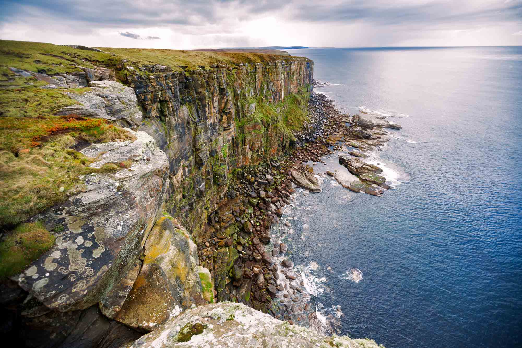 isle-of-skye-coast-cliff-scotland-1