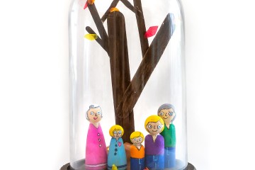 Make a Fall Tree with a set of peg dolls to go along with it- a beautiful family keepsake!