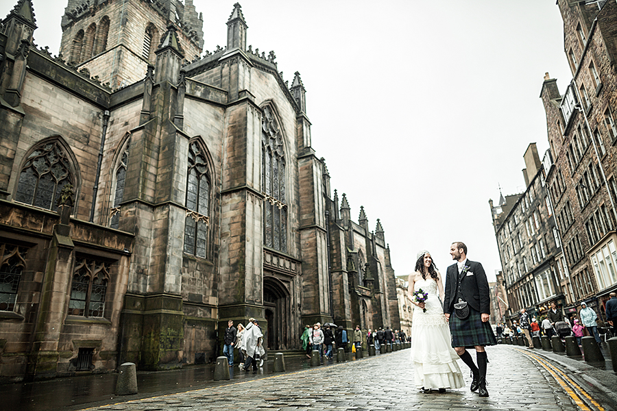 Lovely couple walking on the Royal Mile in Edinburgh