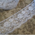 Snowy Ornate Scalloped Flower Lace