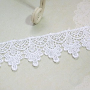 White Lg. Drip Venise Lace - 1yd