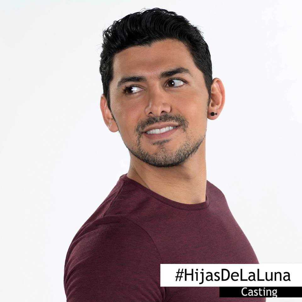 Miguel Martínez in Hijas de la luna (2018)