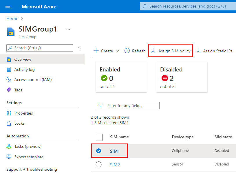 Captura de tela do portal do Azure exibindo uma lista de SIMs. O recurso SIM1 e a opção Atribuir a política SIM estão destacados.