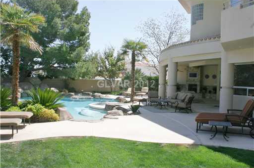 Former Atlanta Braves Ace Greg Maddux Lists Las Vegas Home (PHOTOS) photo